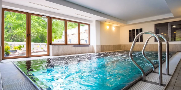 Skvělý relax vás čeká v hotelovém wellness centru s bazénem, saunami a vířivkou.