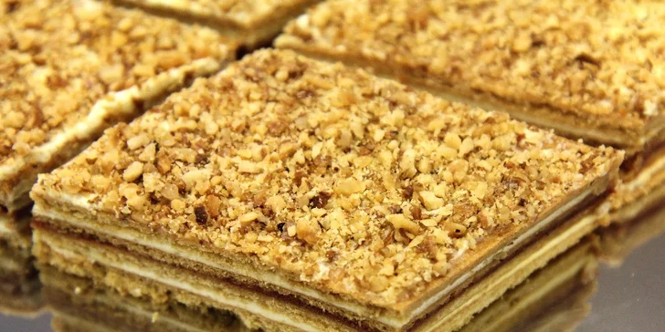 Espresso nebo čokoláda a špaldový nebo bezlepkový medovník či jiný dezert