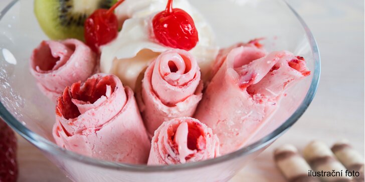 Něco šíleně dobrého – kelímek smažené zmrzliny nebo ovocné smoothies