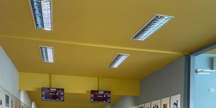 Bowling v areáli Kaštieľa Mojmírovce je vybavený dvomi dráhami