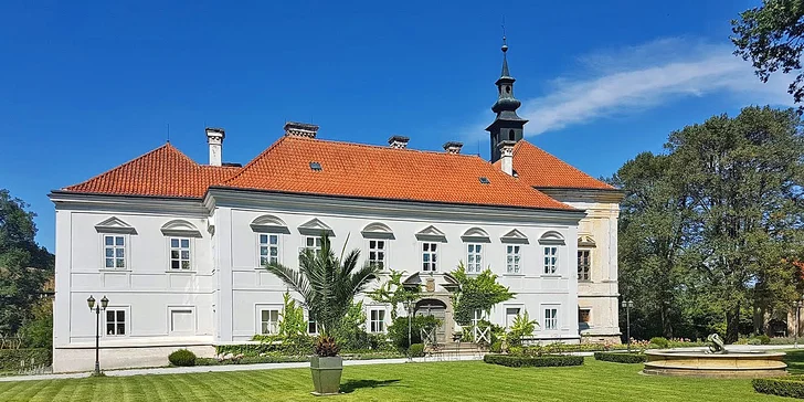 Dva romantické dny v Chateau Radíč: polopenze i noční prohlídka zámku