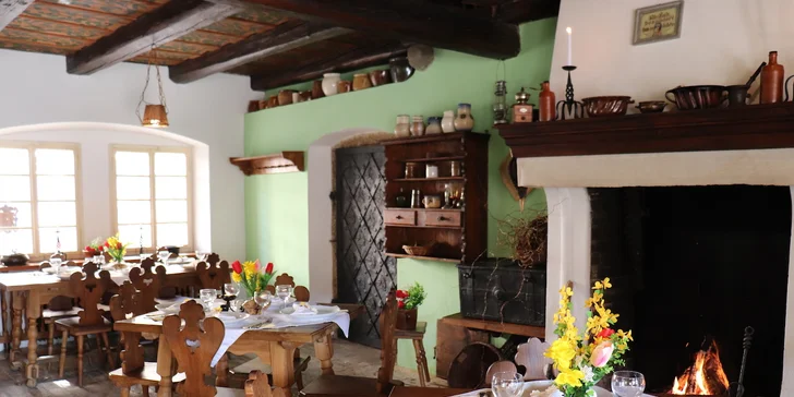 Do stylové restaurace si můžete zajít na oběd nebo večeři.