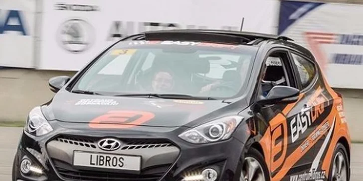 Naučte se řídit auto ve smyku: 30 minut driftování pod dohledem instruktora