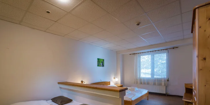 Pobyt s polopenzí a neomezený vstup do vodního světa Thermalparku Nitrava