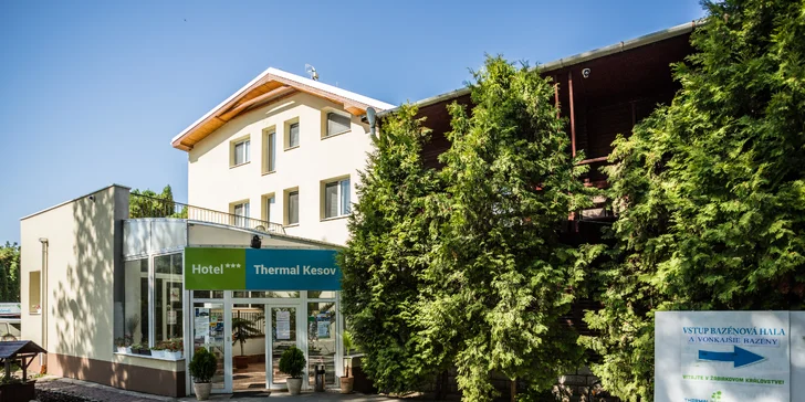 Pobyt s polopenzí a neomezený vstup do vodního světa Thermalparku Nitrava
