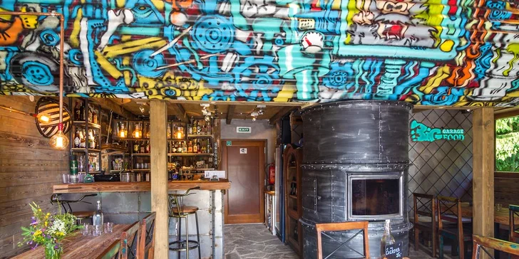 V restauraci BIGFOOD GARAGE si můžete vychutnat vynikající jídla po celý den.