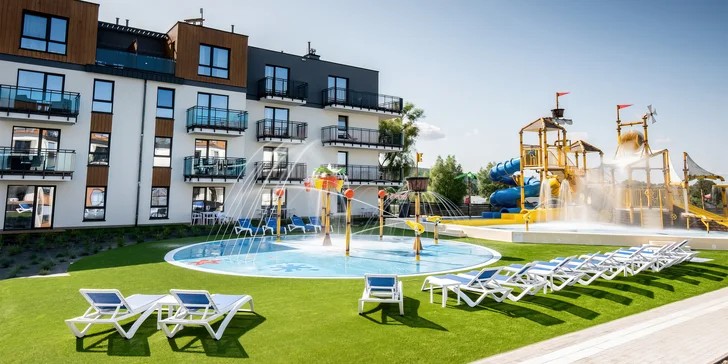 Moderní resort na polském břehu Baltu: polopenze, vodní park, neomezený wellness i noc zdarma