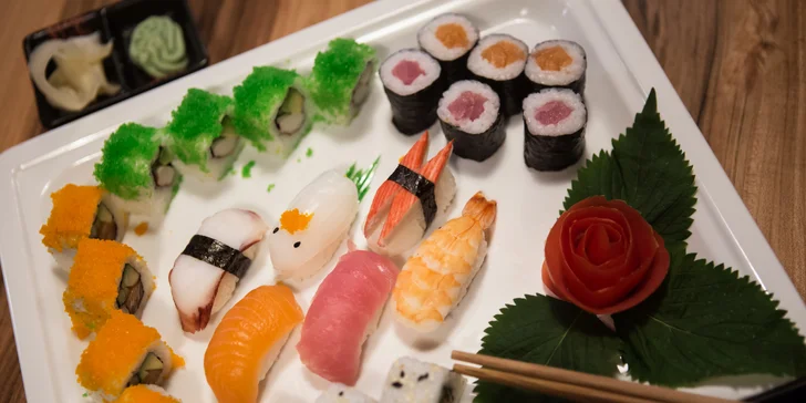 Čerstvé sushi v moderní restauraci: na výběr menu o 16 i 45 kouscích