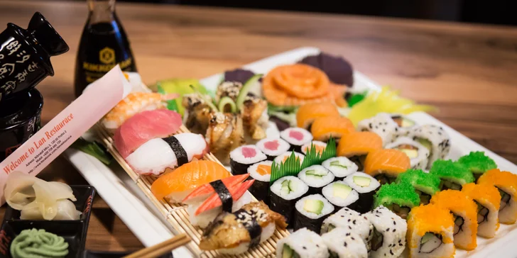 Čerstvé sushi v moderní restauraci: na výběr menu o 16 i 45 kouscích