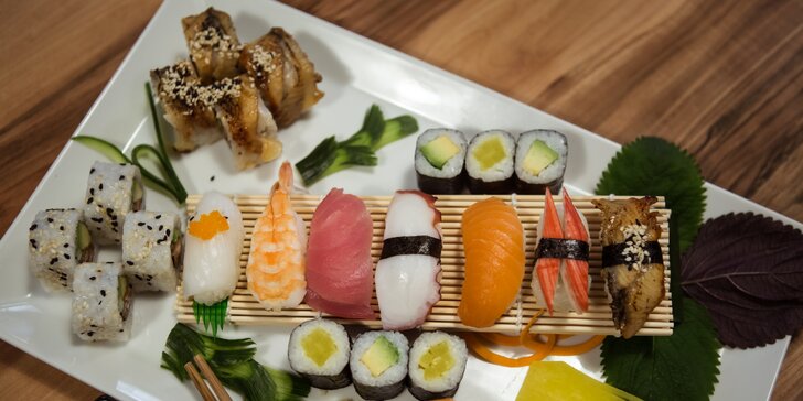 Čerstvé sushi v moderní restauraci: na výběr menu o 16 i 45 kouscích