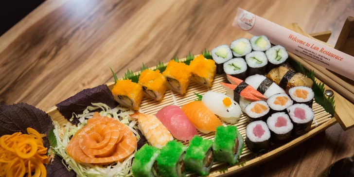 Čerstvé sushi v moderní restauraci: na výběr menu o 16 i 45 kouscích