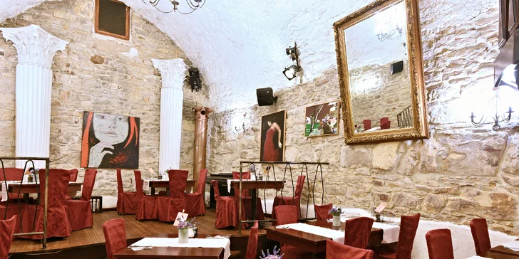 Pizza nebo těstoviny a nealkoholický nápoj v restauraci Vabene