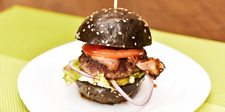 3x miniburger kousek od Šárky: černý, kuřecí a houbový i s hranolky
