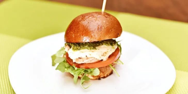 3x miniburger kousek od Šárky: černý, kuřecí a houbový i s hranolky
