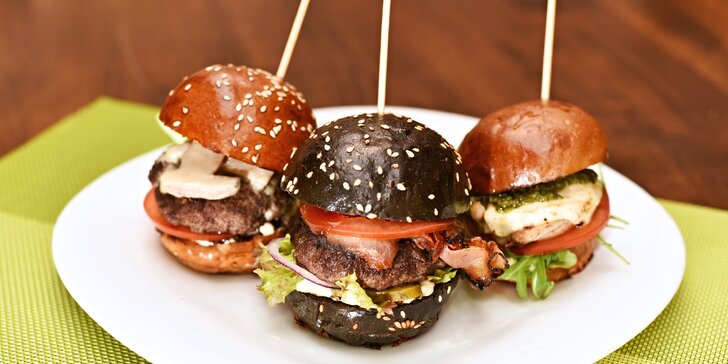 3x miniburger kousek od Šárky: černý, kuřecí a houbový i s hranolky