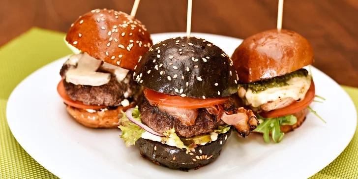 3x miniburger kousek od Šárky: černý, kuřecí a houbový i s hranolky