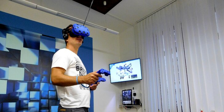 Výlet do jiného světa: hodina ve virtuální realitě až pro 12 lidí i závodní simulátor