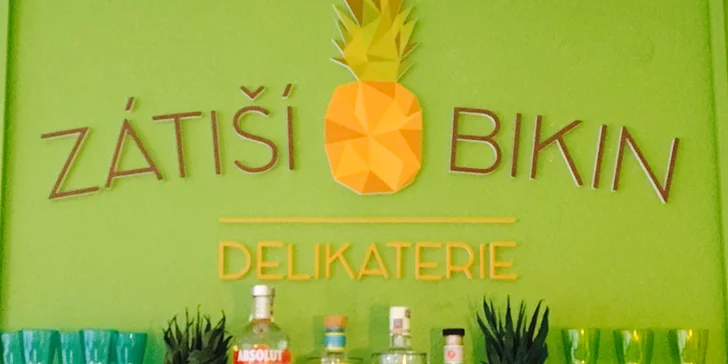 Libovolné horké pití s donutem nebo bagelem v kavárně ve stylu amerického animáku