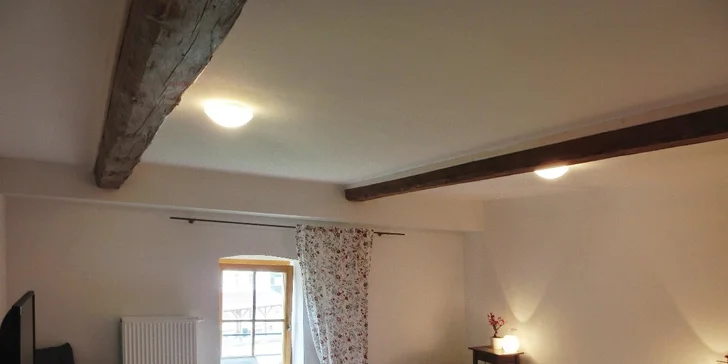 K dispozícii sú aj väčšie izby až pre 6 nocľažníkov alebo apartmány s vlastnou kuchynkou.