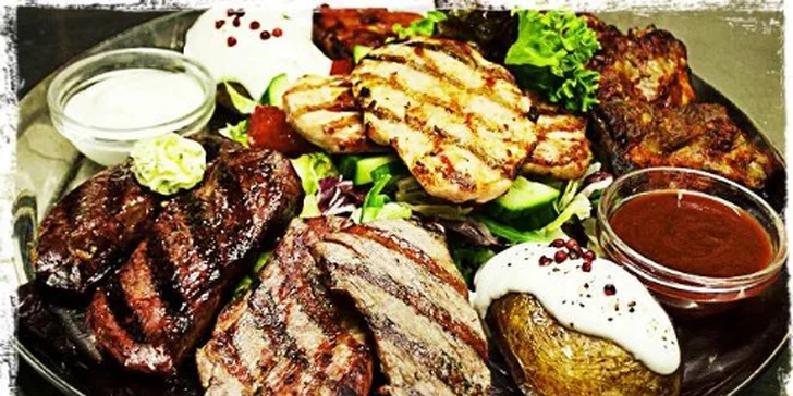 Talíř plný lahodných trojek: 3 druhy steaků a 3× přílohy s omáčkami dle výběru