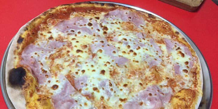 Nedejte hladu šanci: 1 nebo 2 pizzy s sebou z bistra na Andělu