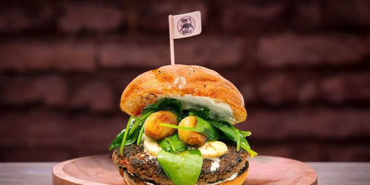 Burgerové menu od Toma s hranolky a pivem pro 1, 2 či 4 osoby