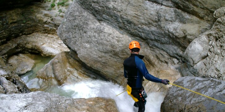 Jednodenní canyoningový program ve Slovinsku pro 1–4 osoby: veřejné i soukromé skupiny