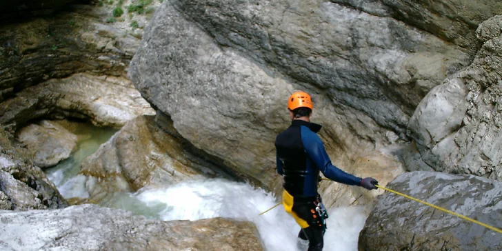 Jednodenní canyoningový program ve Slovinsku pro 1–4 osoby: veřejné i soukromé skupiny