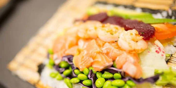 Když Japonsko miluje Mexiko: sushi burrito menu s rybou nebo krevetami
