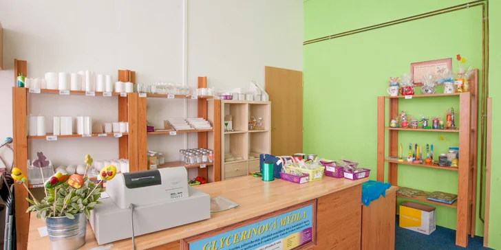 Zdobení svíčky, namíchání koupelové soli nebo vykrajování mýdla v Rodasu