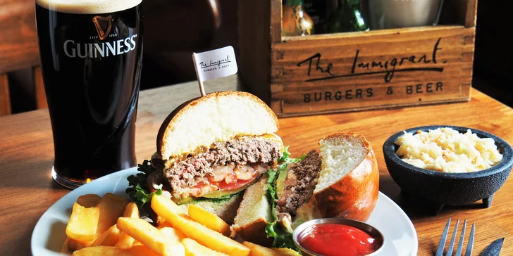 Menu od amerického šéfkuchaře: burger s hranolky, polévka, salát i dezert