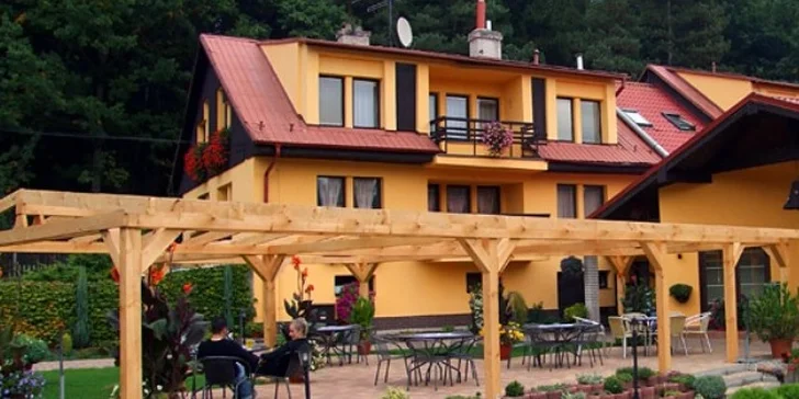 Masové hody pro 2 jedlíky - 800 g grilovaných žeber s pečivem i oblohou