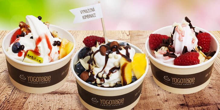 Frozen yogurt chutná i v zimě: 200g porce s ovocem a posypy podle fantazie