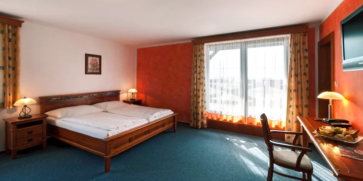Zabydlíte se v komfortním pokoji s vlastní koupelnou.