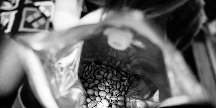 Kávová degustace: 8 vzorků ze tří kontinentů a balíček s sebou pro 1 či 2