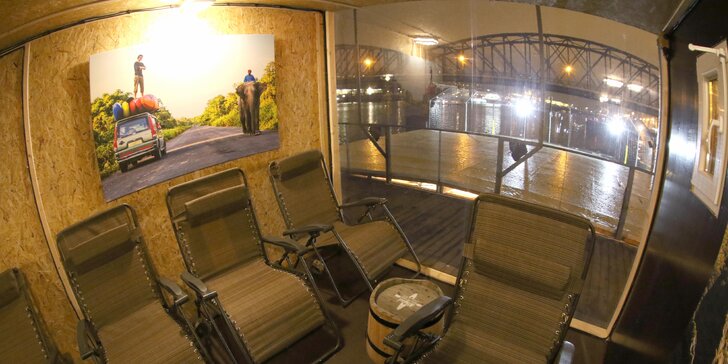 Do sauny na náplavku: parádní relax v multifunčkním pontonu s výhledem na Prahu