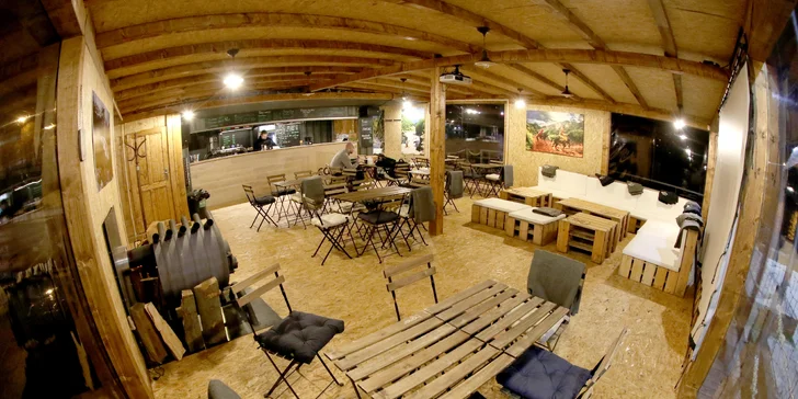 Do sauny na náplavku: parádní relax s výhledem na Vltavu a Pražský hrad