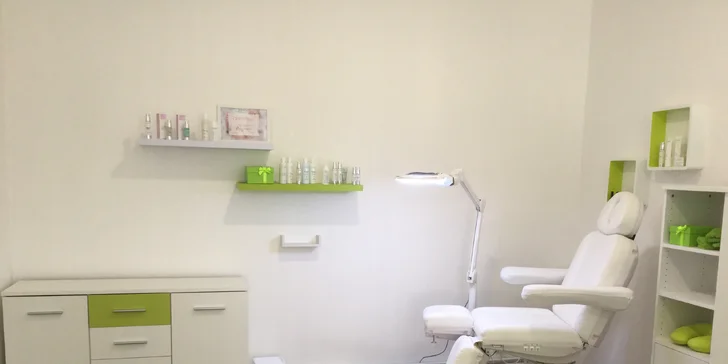 Manikúra či pedikúra s lakováním gel lakem nebo P-Shine