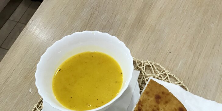 Zahřejte se: polévka jako od babičky a gruzínský chléb ze zlínské Polévkárny