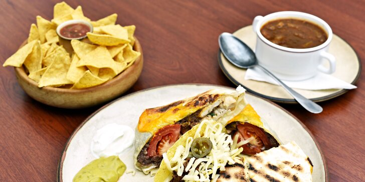 Mexické 5chodové menu pro dva: polévky, quesadilla, burrito, tacos i nachos