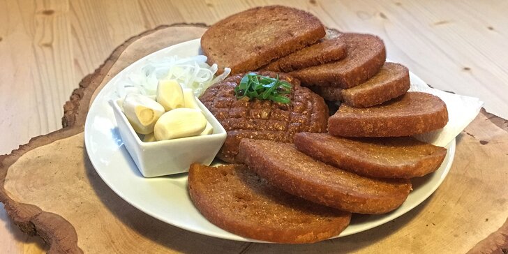 Tatarák z hovězí svíčkové a topinky – porce pro jednoho borce i partu