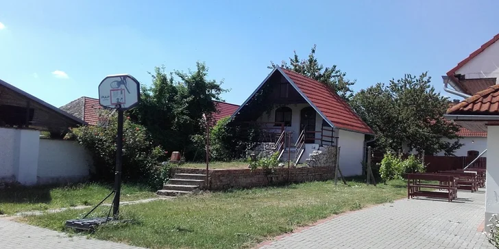 Oddech mezi vinicemi: pobyt pro dva s ochutnávkou vína, pálenek a likérů