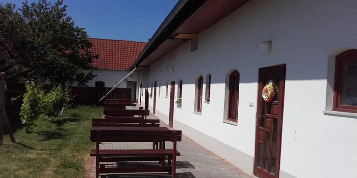 Oddech mezi vinicemi: pobyt pro dva s ochutnávkou vína, pálenek a likérů