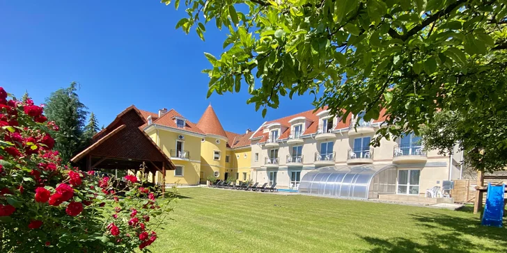 Hotel Villa Park sa nachádza na úpätí maďarských Bukových hôr.