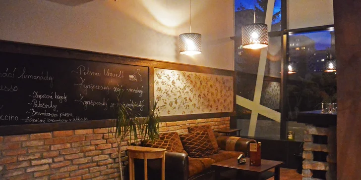 Hovězí či kuřecí burgery pro 2 osoby vč. hranolek a piva v Thomas Coffee