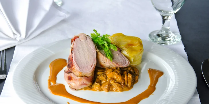 Lodní restaurace Port62: degustační menu s výběrem chodů pro 1 či 2 osoby