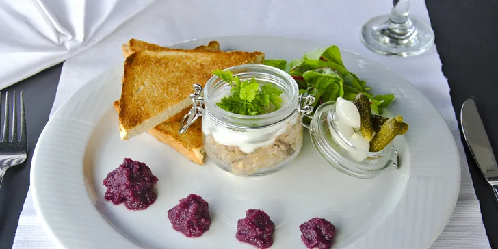 Lodní restaurace Port62: degustační menu s výběrem chodů pro 1 či 2 osoby