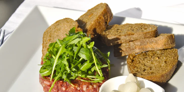 Lodní restaurace Port62: degustační menu s výběrem chodů pro 1 či 2 osoby