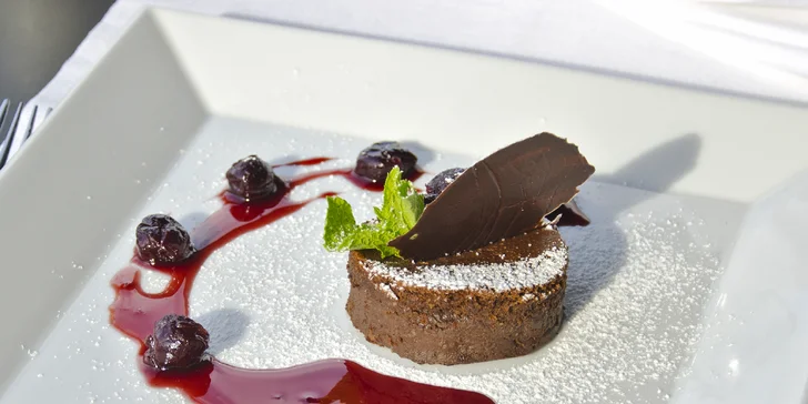 Lodní restaurace Port62: degustační menu s výběrem chodů pro 1 či 2 osoby