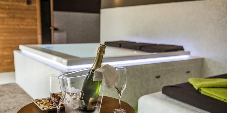 Božský klid: 90 min. v privátním spa s vířivkou, finskou saunou a sektem